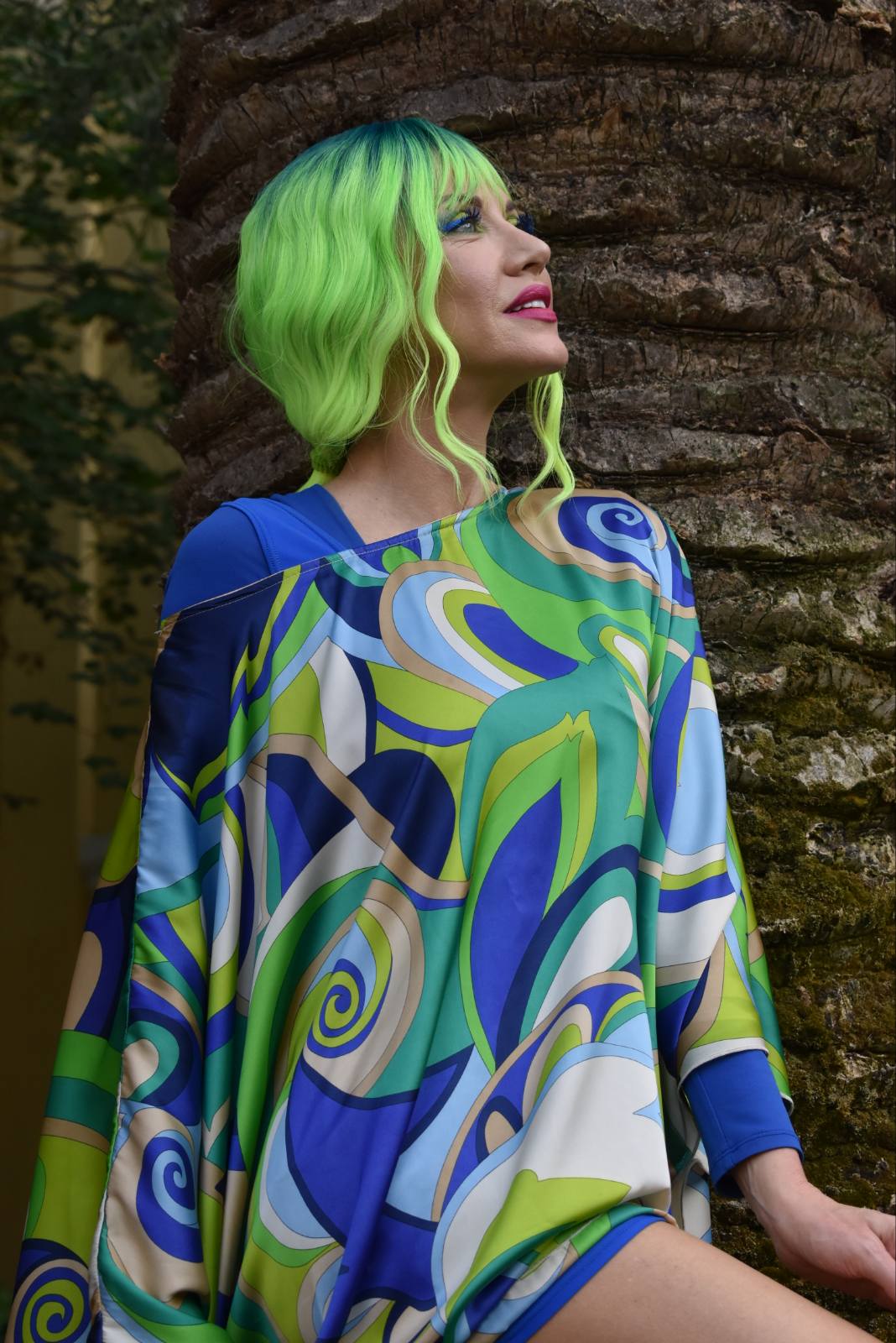 Neon green bob with a swirled silk kaftan