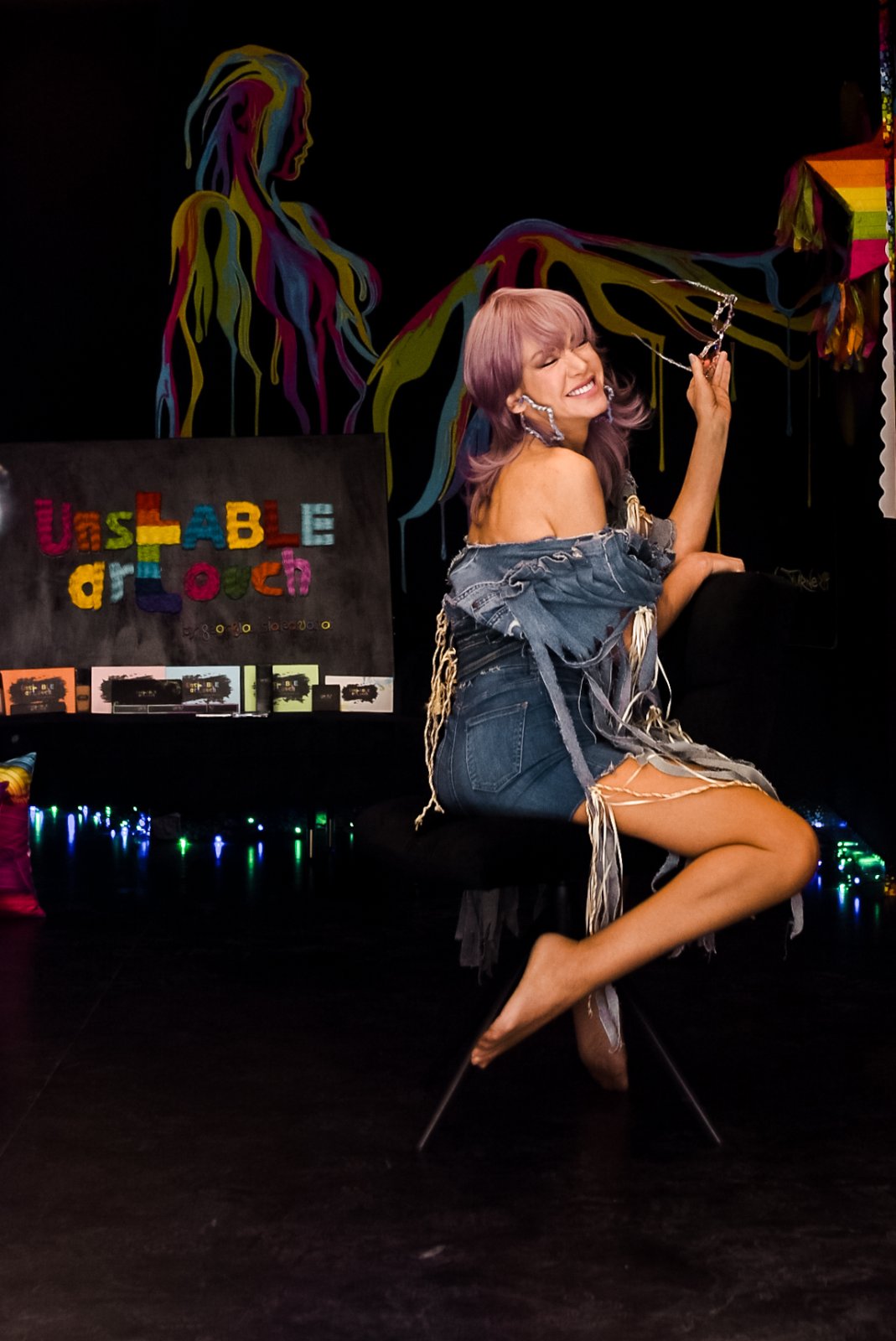 Denim fringe look on the UNSTABLE ARTOUCH stage